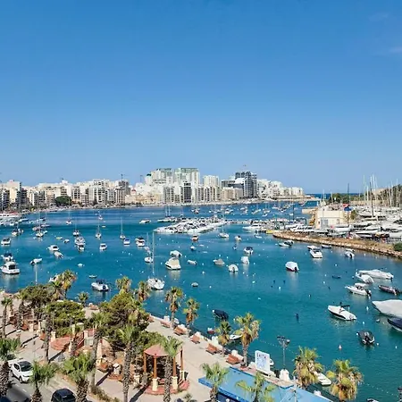 Modern Seafront Overlooking Valletta Apartment Gzira