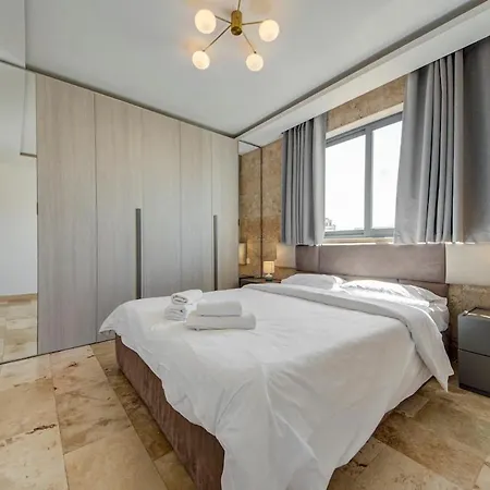 Apartment Modern Seafront Overlooking Valletta