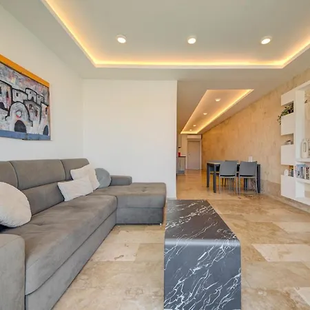 Modern Seafront Overlooking Valletta Apartment